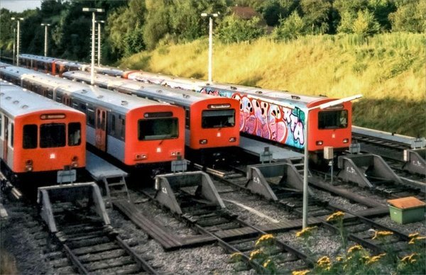 EINE STADT WIRD BUNT. Hamburg Graffiti History 1980-1999